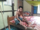 বিত্তবানদের সহযোগিতায় বাঁচতে চায় রাজারগাঁওয়ের যুবক আনাছ
