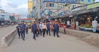 মহাসড়ক দখলমুক্ত করলো পুলিশ, কমছে যানজট, স্বস্তি ফিরলেও স্থায়ী সমাধানের দাবি ব্যবসায়ীদের