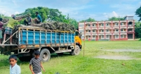 জনতা উচ্চ বিদ্যালয়ে সীমানা দেয়াল না থাকায় যানবাহন প্রবেশ করছে