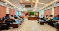 দিনের আলোয় চলবে না ডাম্প ট্রাক