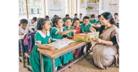 প্রাথমিক বিদ্যালয়ের শিক্ষার্থীদের প্রয়োজনীয় শিক্ষা উপকরণ ও সহায়ক সুবিধা নিশ্চিত করতে শিক্ষকের ভূমিকা