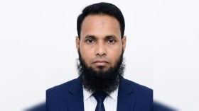 স্মার্টফোনের স্ক্রিনে হারিয়ে যাচ্ছে পারিবারিক সম্প্রীতি : উত্তরণের উপায়