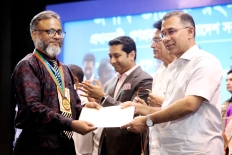 জাতীয় পর্যায়ে গুণী শিক্ষকের সম্মাননা পেলেন ড. মাসুদ হোসেন