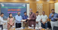 সড়ক দুর্ঘটনায় ক্ষতিগ্রস্ত ৩২ পরিবার পেলো ১ কোটি ১৬ লাখ টাকার চেক