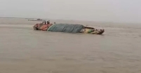 পদ্মায় ২ কোটি টাকার চালসহ ট্রলারডুবি