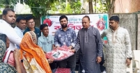 দুর্গাপূজায় অসচ্ছল ও প্রতিবন্ধীদের মাঝে মতলব যুব ঐক্য পরিষদের  বস্ত্র বিতরণ