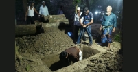 গোরস্থানে দাফনে বাধা দেয়ায় ৮৫ বছরের বৃদ্ধের শেষ ঠাঁই হলো বাড়ির আঙিনায়