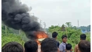 মতলব উত্তরে মাইক্রোবাসে আগুন!