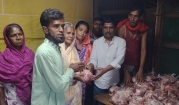 পুরাণবাজার রিফিউজি কলোনীতে 'ওবাট হেল্পার্সে'র কোরবানির মাংস বিতরণ